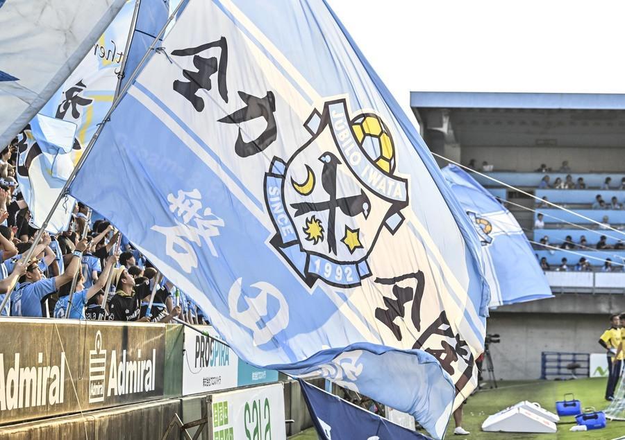 磐田喜悦名宿长泽和明出席纪念赛，球迷：把他女儿长泽雅美也叫来